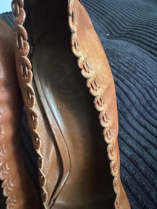 Tory Burch Brown Leather Ballet heels with Black Patent Cap Toe and Gold Logo 8 - Picture 3 of 6